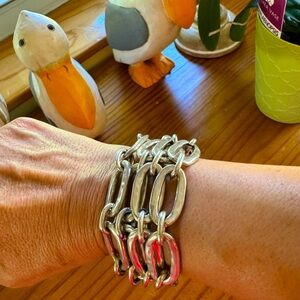 Uno de 50 link bracelet. In excellent condition like new. No scratches